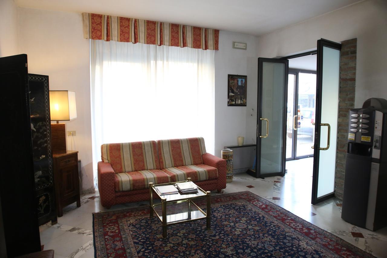 Castel Goffredo Hotel Paris מראה חיצוני תמונה