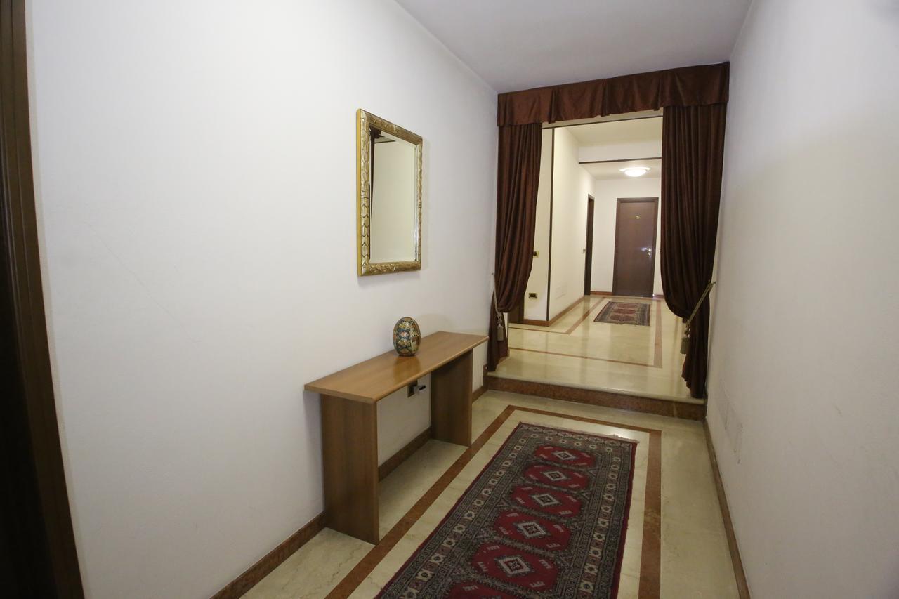 Castel Goffredo Hotel Paris מראה חיצוני תמונה