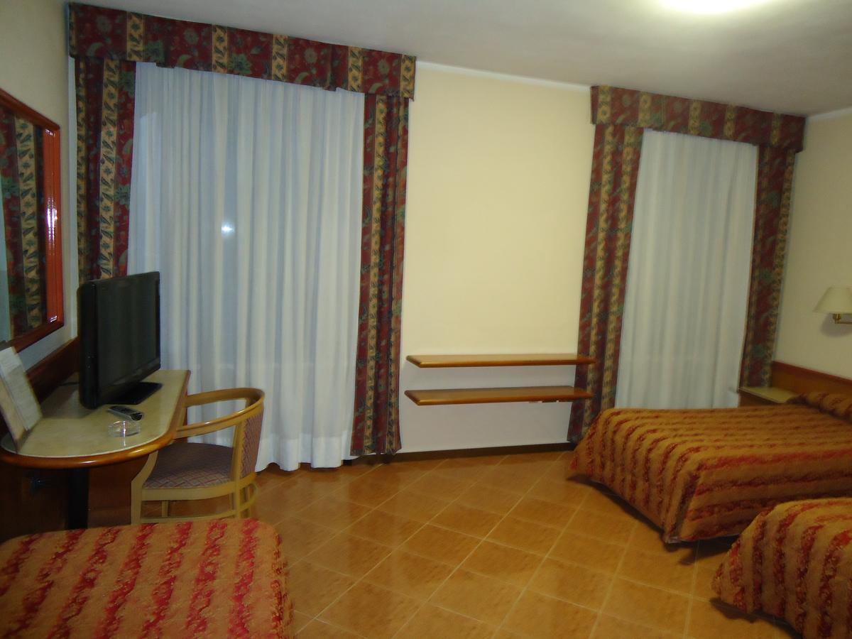 Castel Goffredo Hotel Paris מראה חיצוני תמונה
